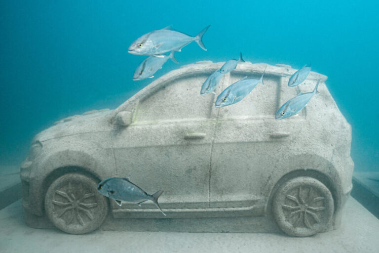 Una autopista bajo el mar: Miami Beach sumerge decenas de 'vehículos' para atraer fauna