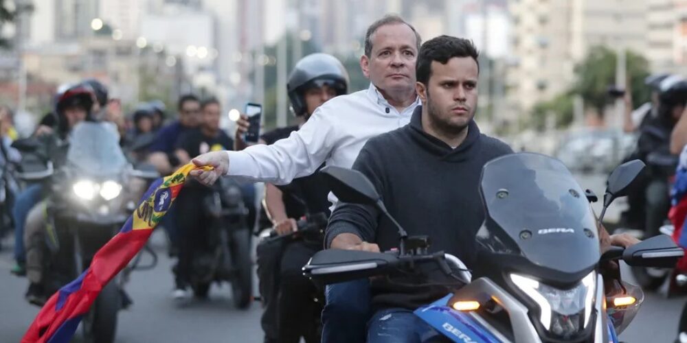 Copia-de-Copia-de-Post-de-Instagram-Feliz-Cumpleanos-Sencillo-Minimalista-Azul-1000-x-500-px-97