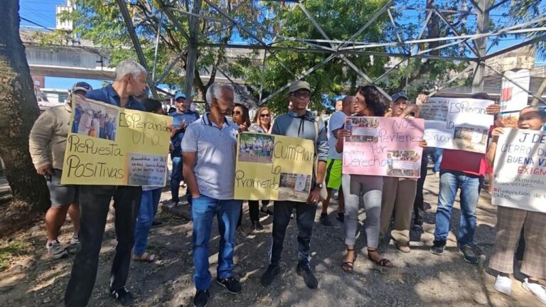 Recidentes-de-Bella-Vista-Segunda-protesta-por-isleta-deteriorada-2