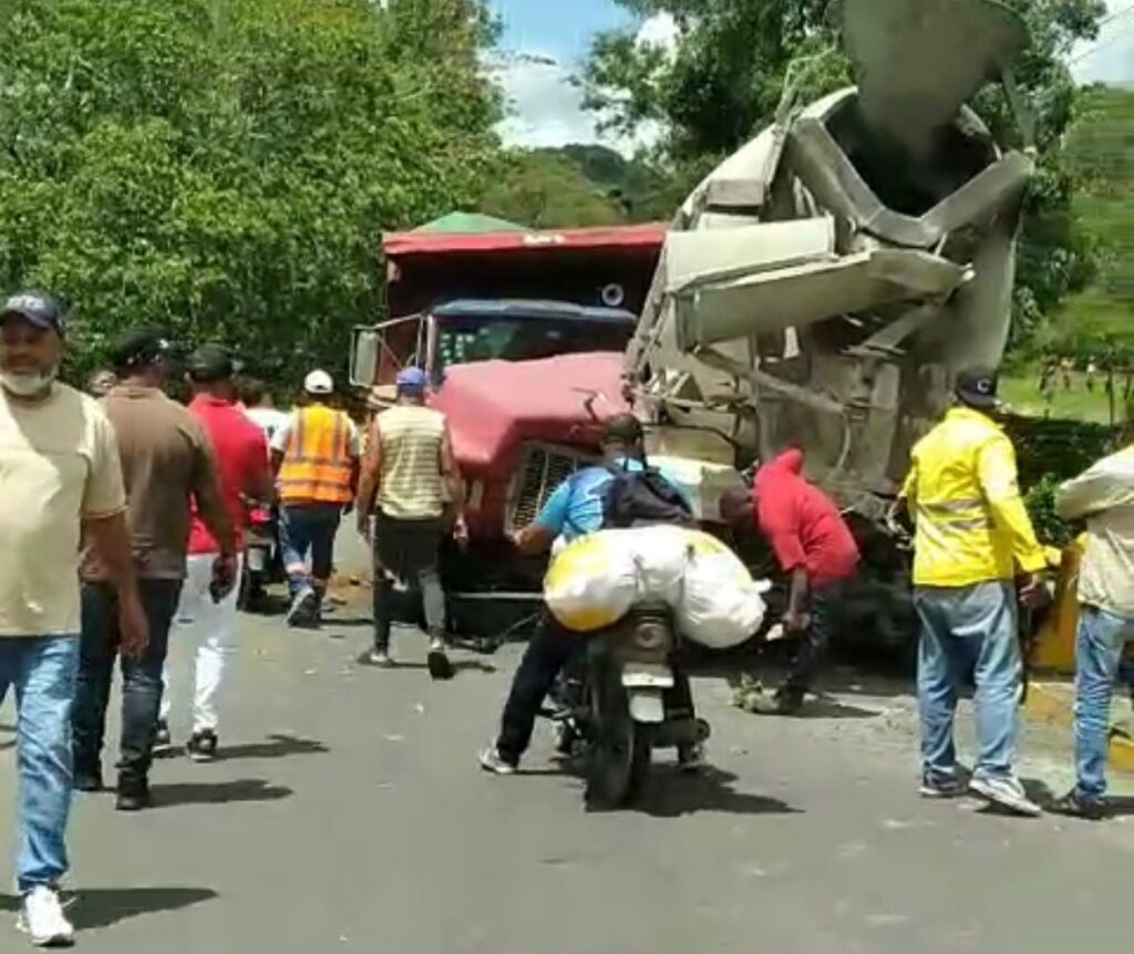 Accidente-en-puente-de-Guanuma-en-Yamasa-Foto-Genara-Sanchez