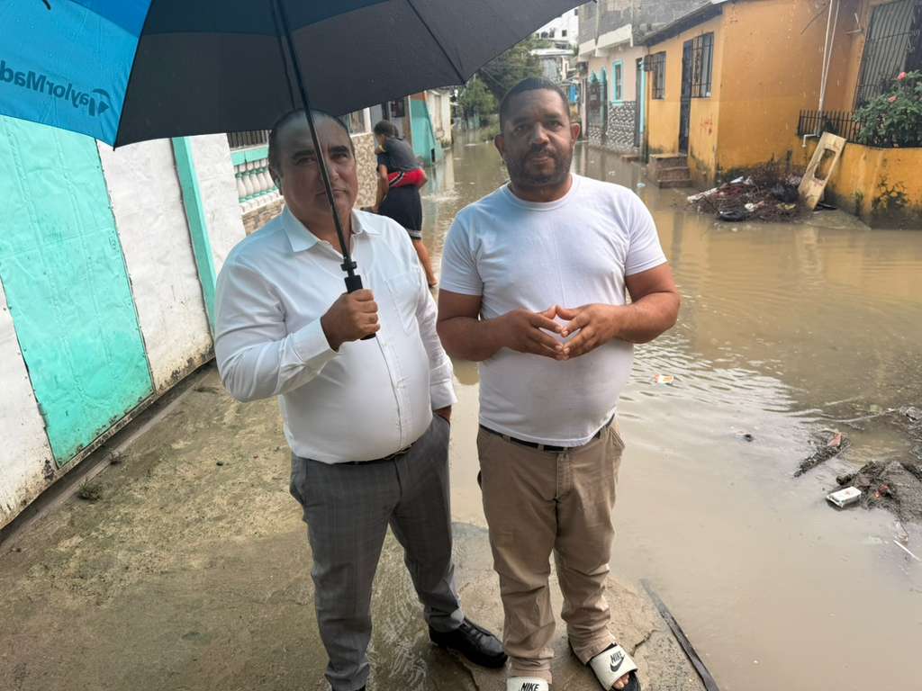 Exigen-a-la-Caasd-y-Alcaldia-reiniciar-trabajos-instalacion-tuberias-en-Hoyo-de-la-Mina-SDN (1)