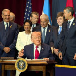 Trump dice ante mandatarios latinoamericanos: "No voy a aprender su maldito idioma"