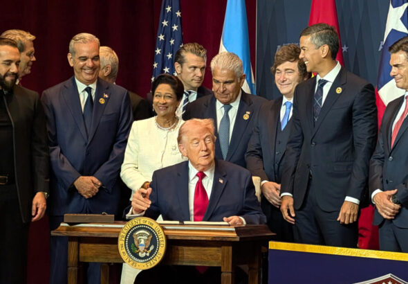 Trump dice ante mandatarios latinoamericanos: "No voy a aprender su maldito idioma"