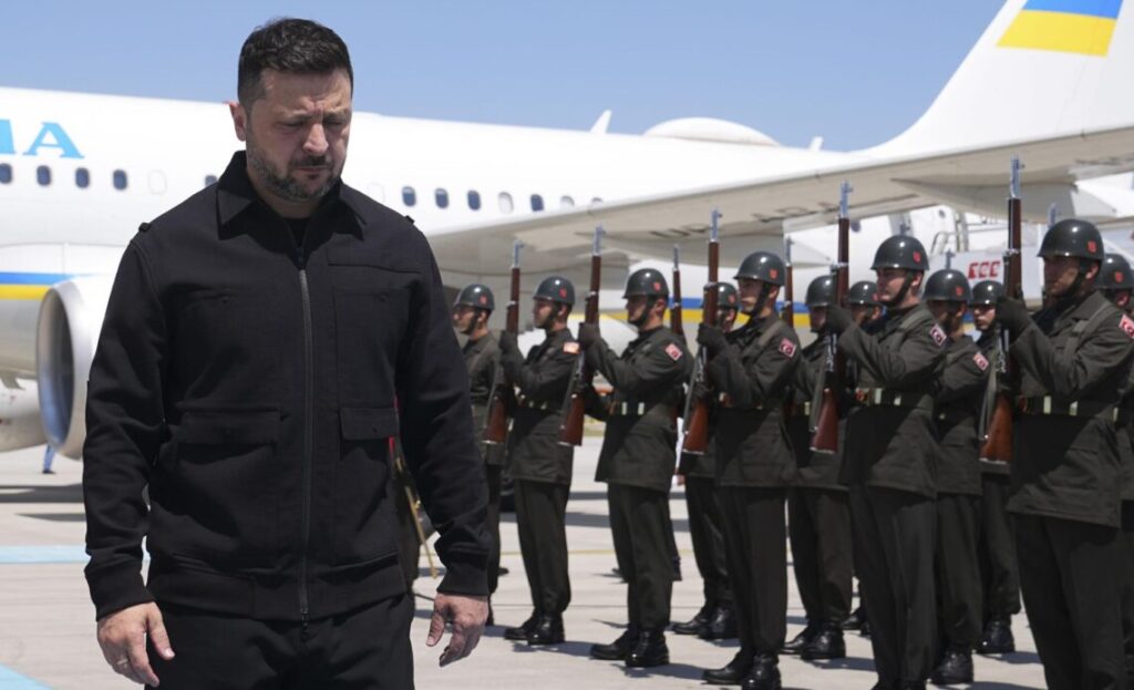 Zelenski llega a Ankara para pedir a los líderes de la OTAN más misiles y sistemas Patriot