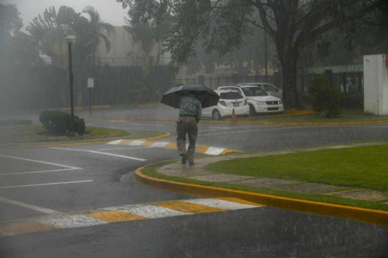 LLUVIAS-por-vaguada-y-onda-tropical
