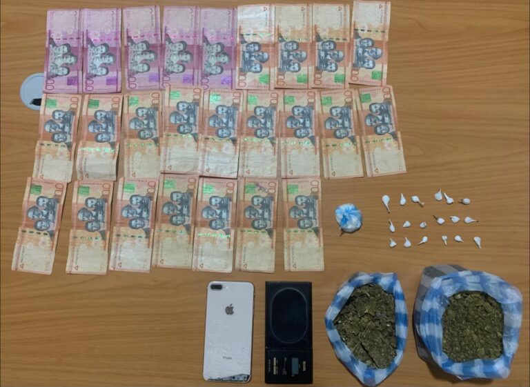 Presunta-drogas-y-objetos-ocupados-durante-operativo-Foto-Policia-Nacional-2