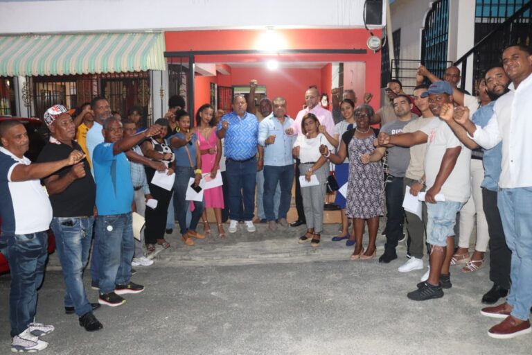 Diputado-Ramon-Raposo-junto-a-comunitarios-de-SDN-Foto-Prensa-Ramon-Raposo-4