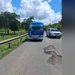 Transportistas anuncian paro el 14 de octubre por deterioro de la carretera Santo Domingo-Yamasá